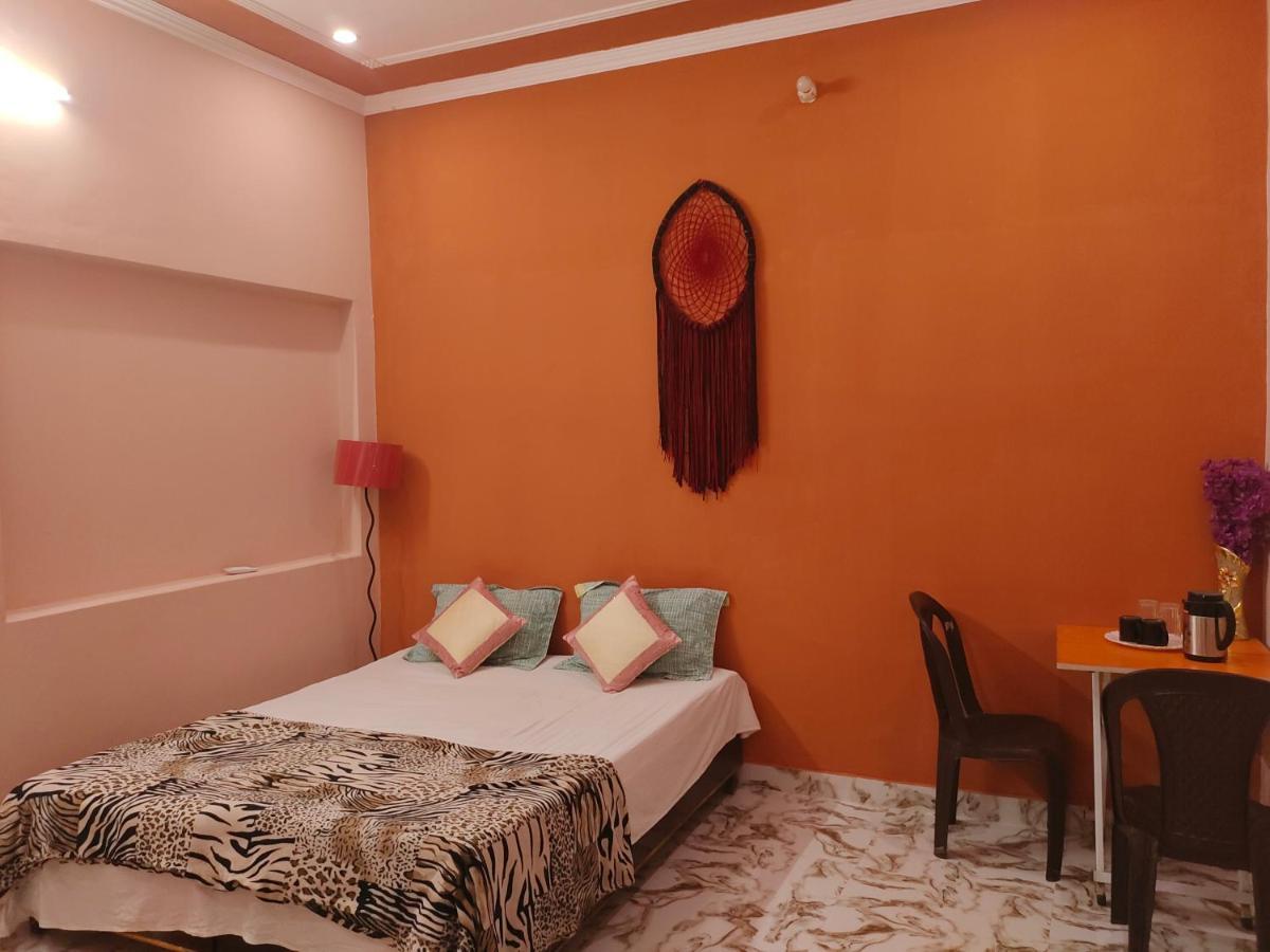 Banarasiya Stay Walking Distance To Banaras Railway Station Varanasi Exterior photo