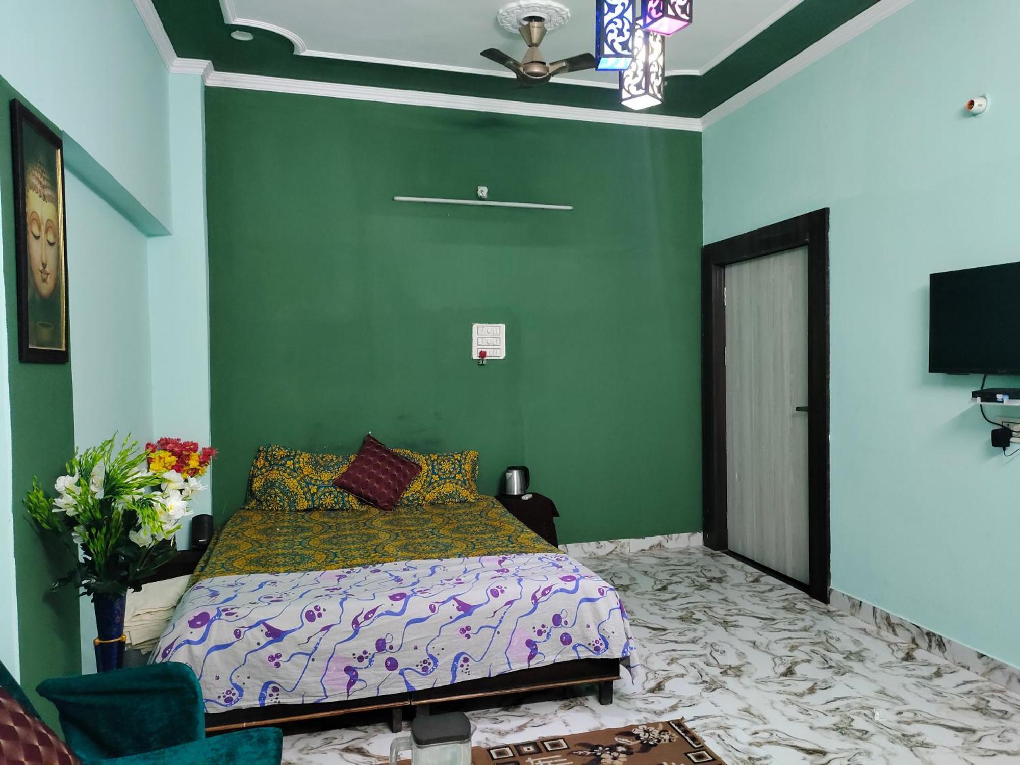 Banarasiya Stay Walking Distance To Banaras Railway Station Varanasi Exterior photo