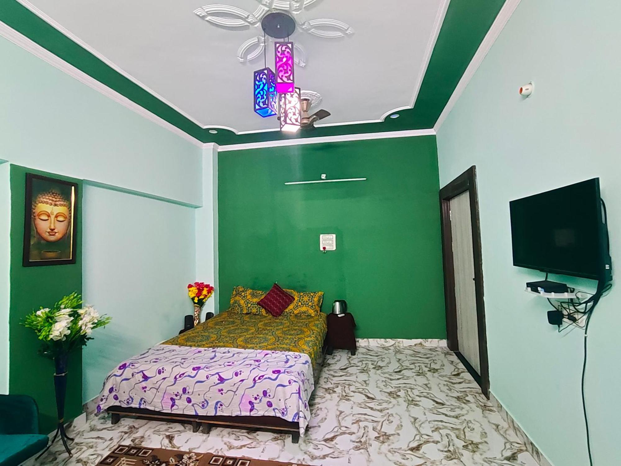 Banarasiya Stay Walking Distance To Banaras Railway Station Varanasi Exterior photo