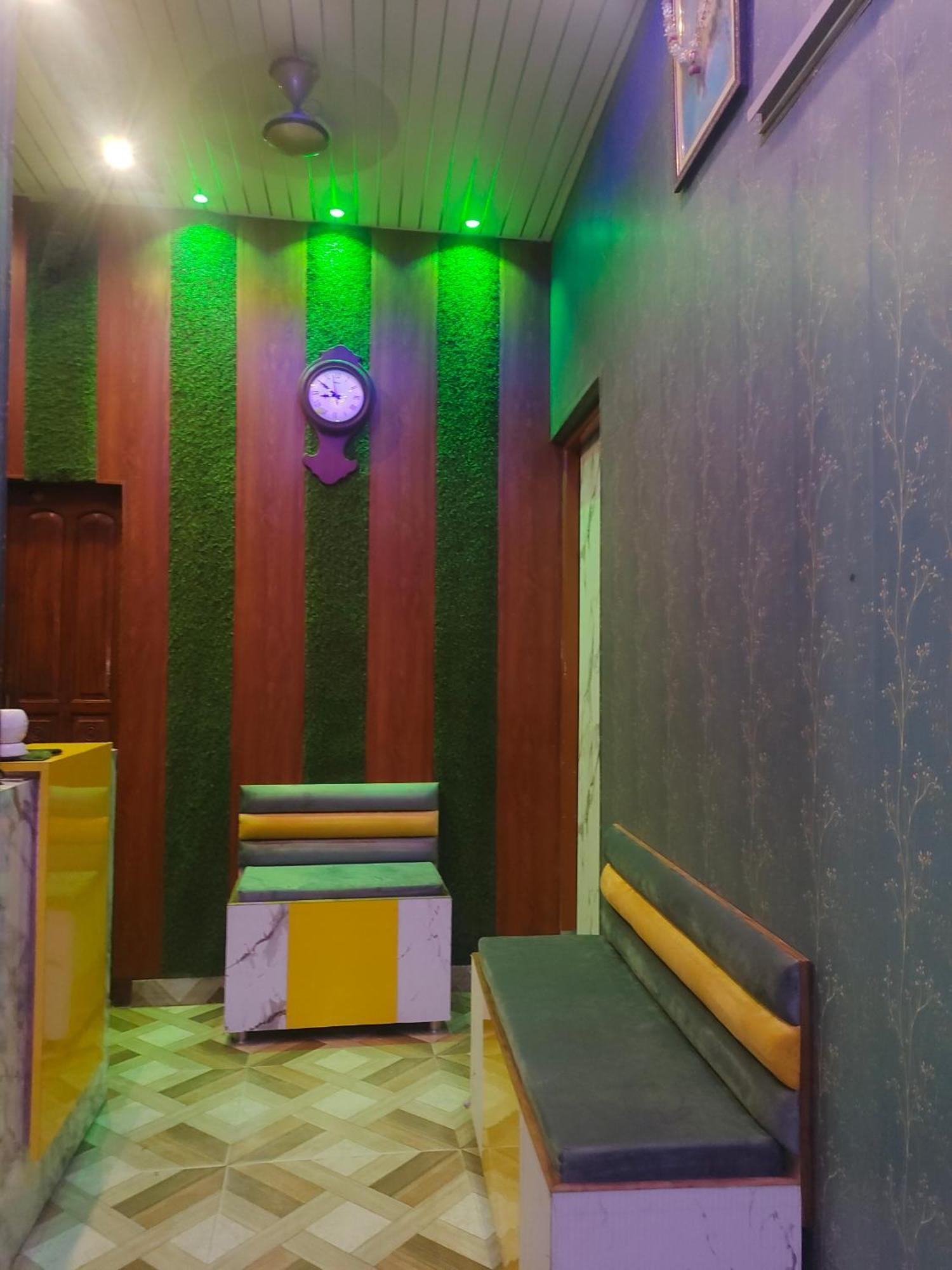 Banarasiya Stay Walking Distance To Banaras Railway Station Varanasi Exterior photo
