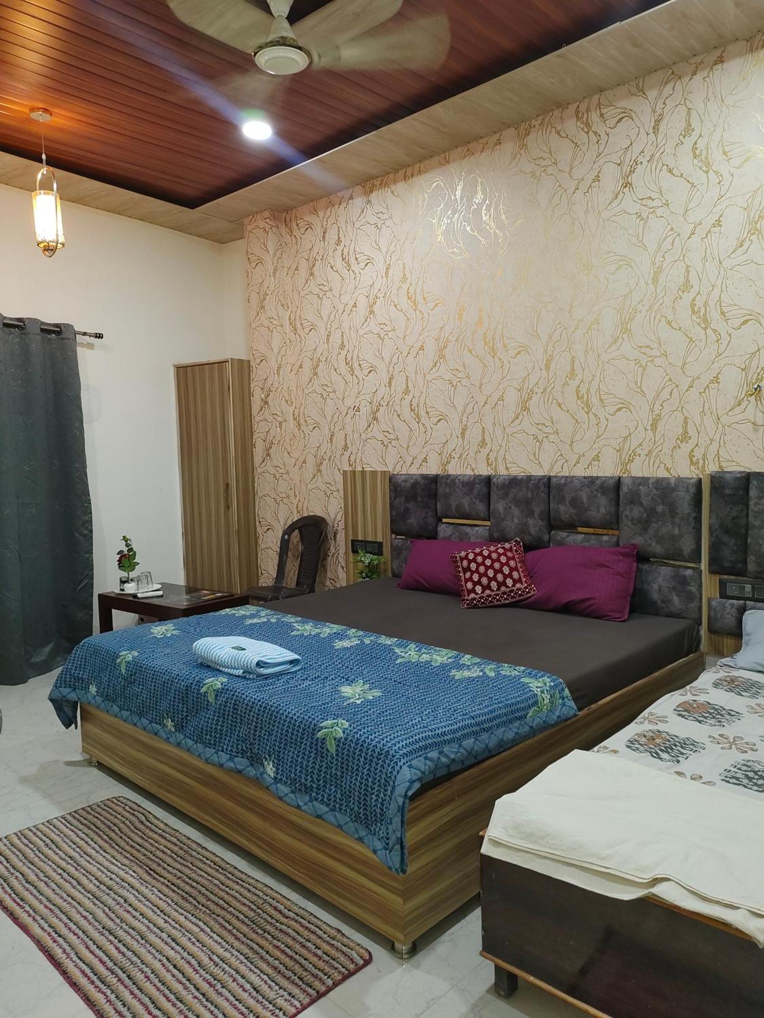 Banarasiya Stay Walking Distance To Banaras Railway Station Varanasi Exterior photo