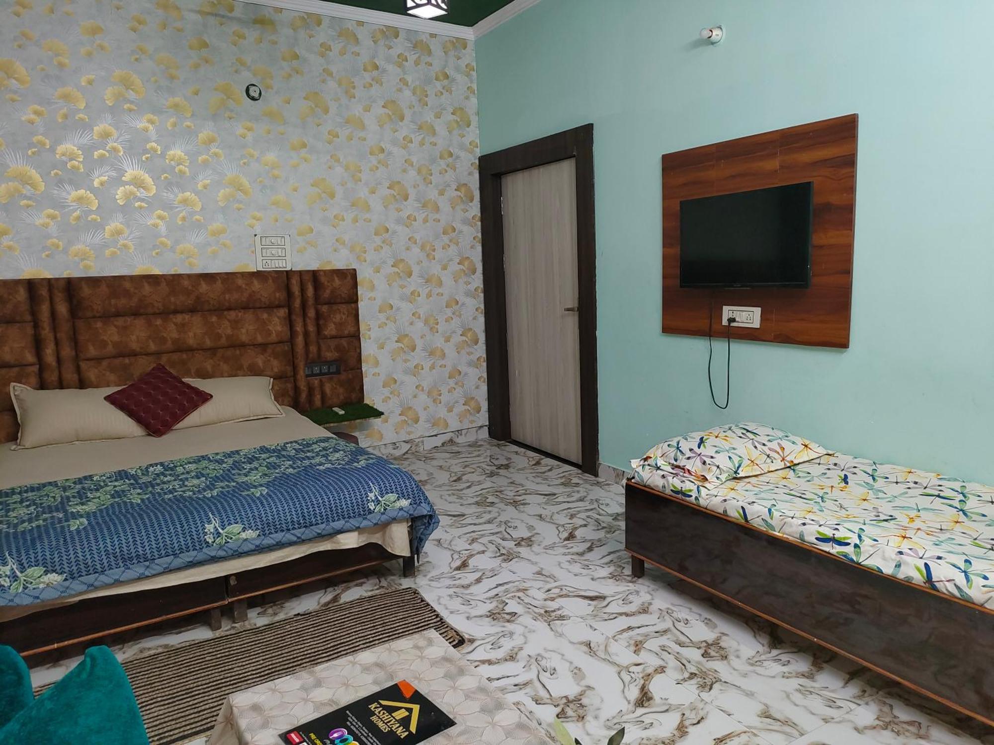 Banarasiya Stay Walking Distance To Banaras Railway Station Varanasi Exterior photo