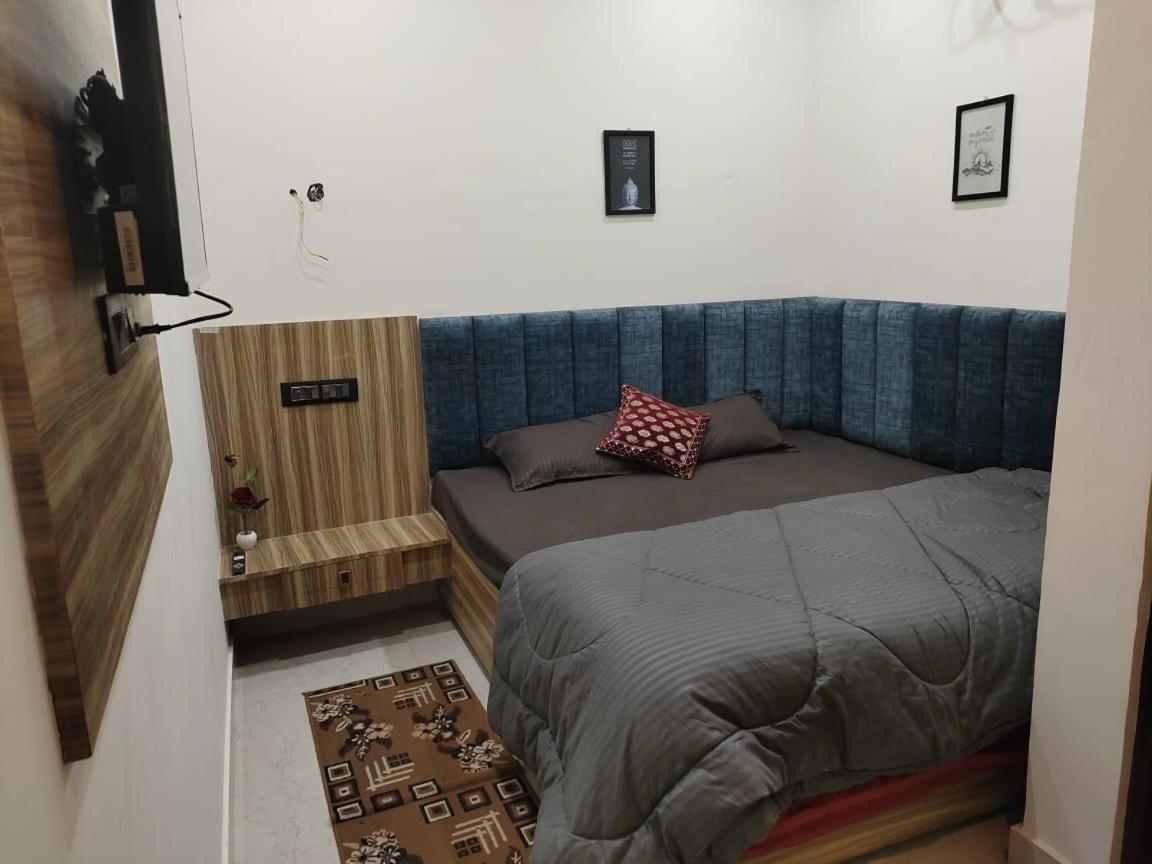 Banarasiya Stay Walking Distance To Banaras Railway Station Varanasi Exterior photo