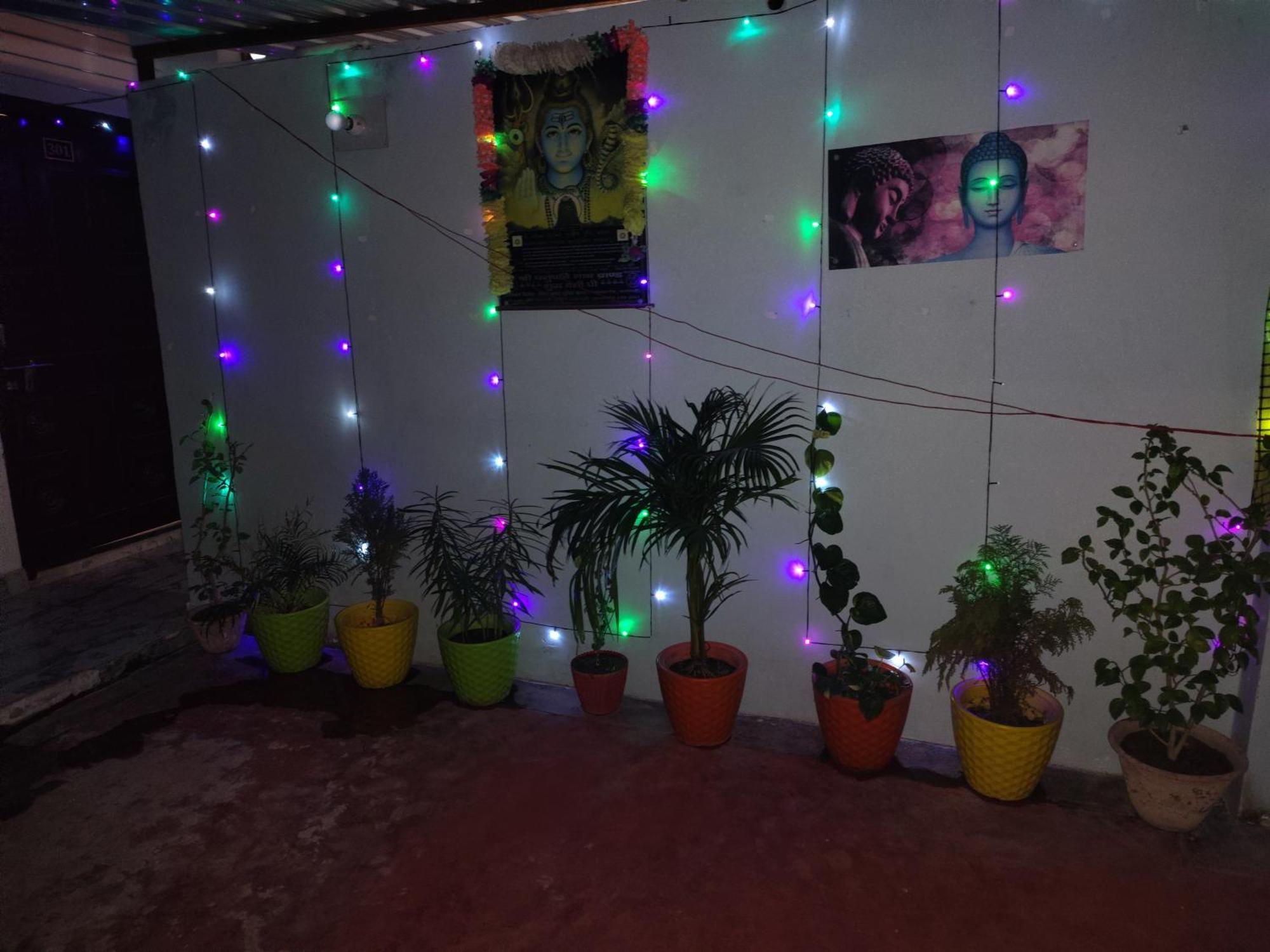 Banarasiya Stay Walking Distance To Banaras Railway Station Varanasi Exterior photo