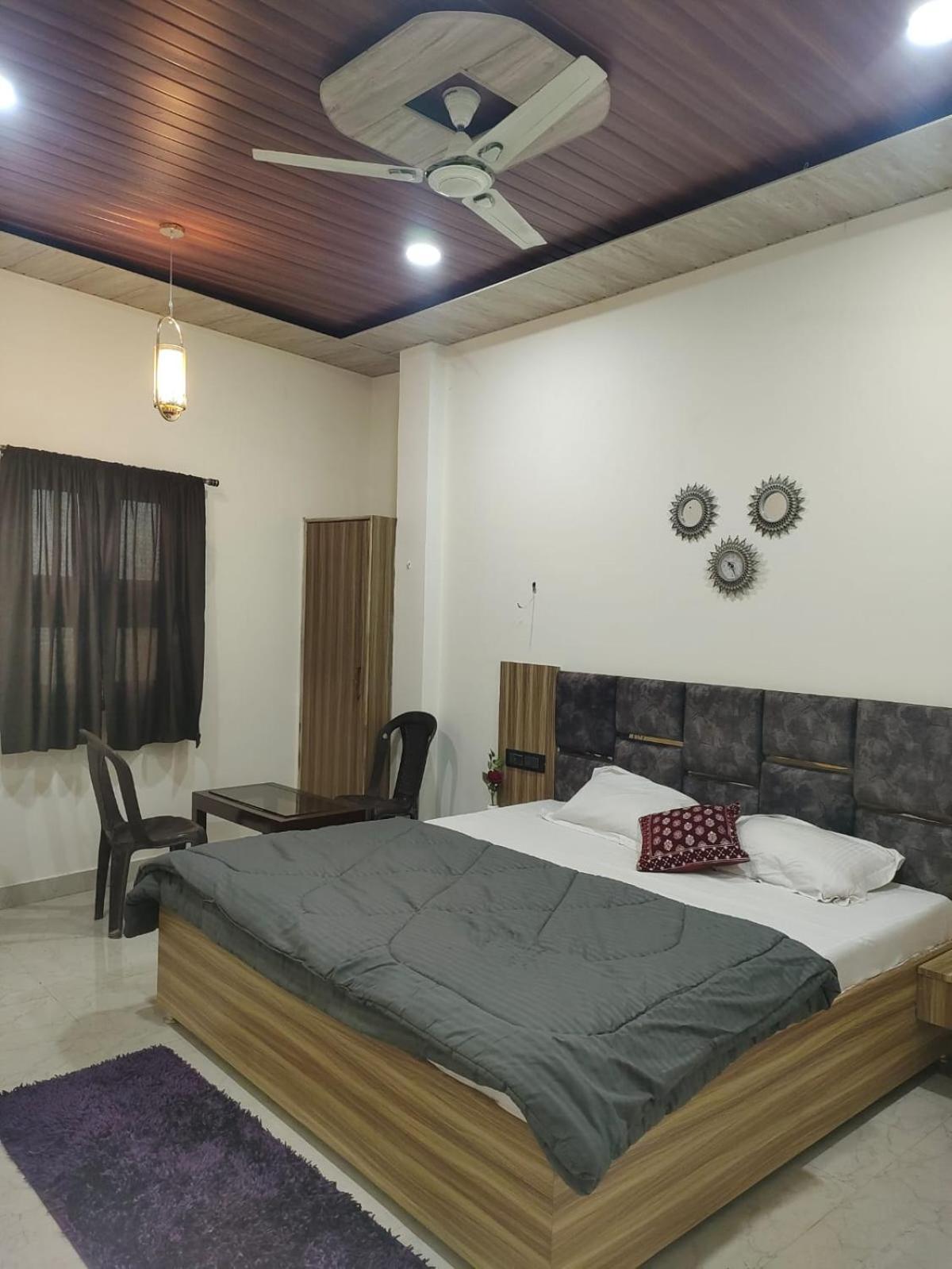Banarasiya Stay Walking Distance To Banaras Railway Station Varanasi Room photo